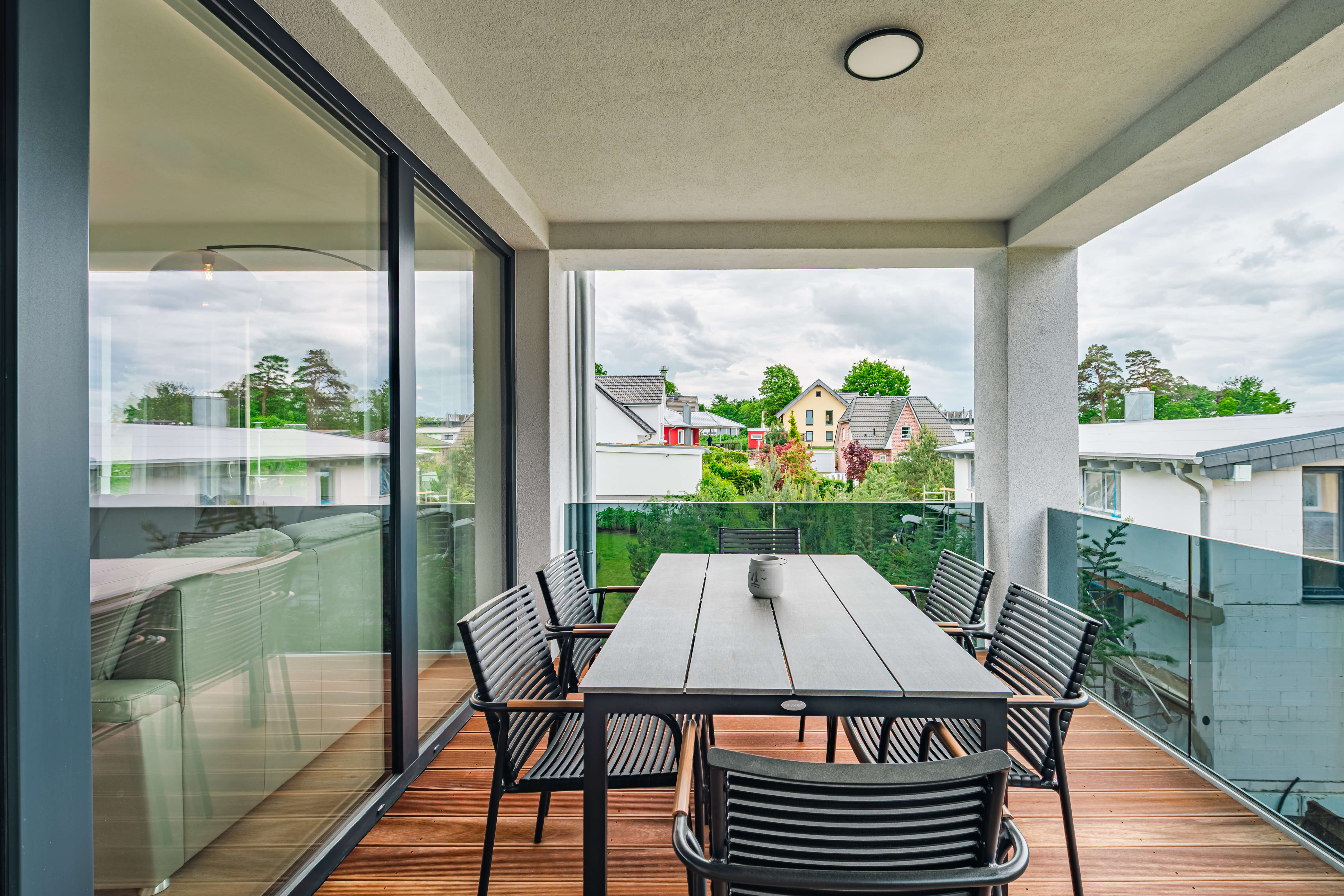 Balkon mit Gartenmöbeln